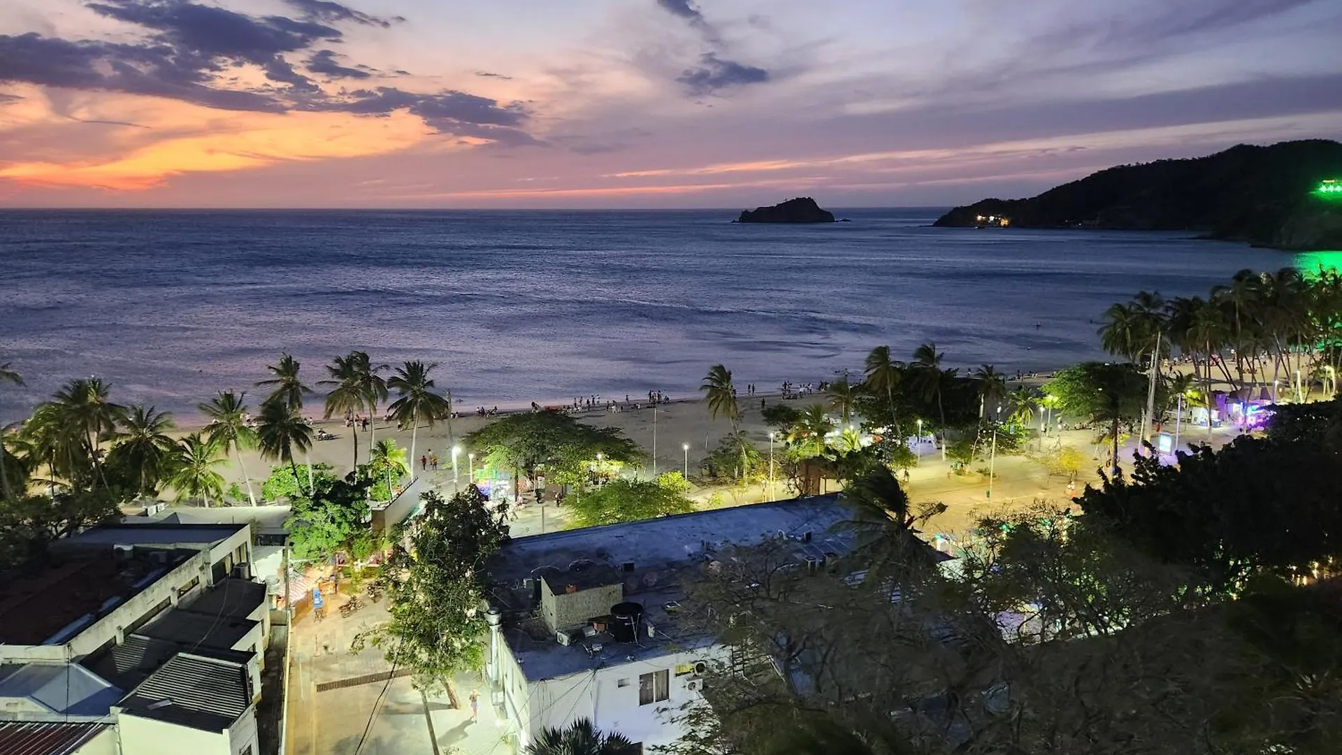 Edificio Macondo En El Rodadero Con Vista Al Mar, No Se Paga Manilla Gaira 0*,  Colombia