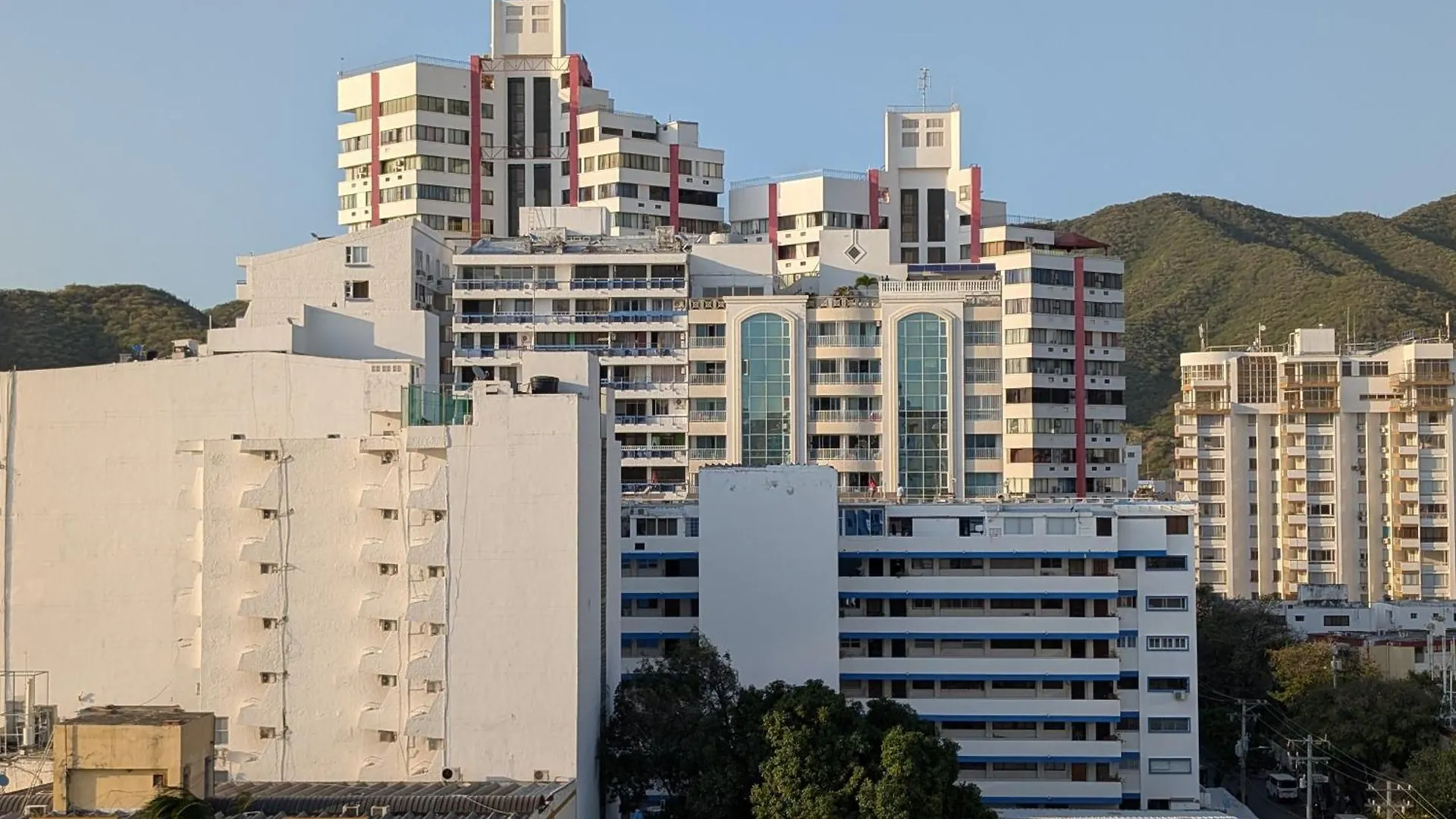 Edificio Macondo En El Rodadero Con Vista Al Mar, No Se Paga Manilla Gaira